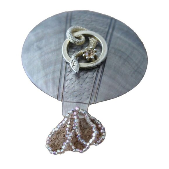 Vintage Mother Of Pearl Fan Brooch With Snake & Beaded Tassel Accent - Picture 4 of 6
